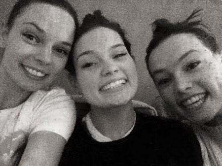 A picture of Kika-Rose with her sisters.